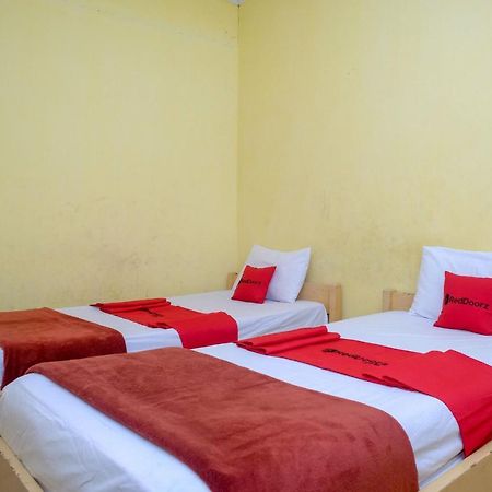 Reddoorz Near Pelabuhan Nusantara Parepare Esterno foto
