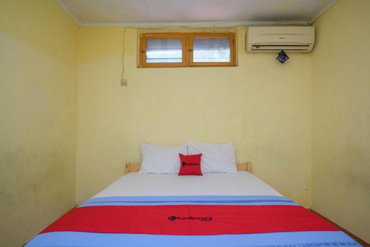 Reddoorz Near Pelabuhan Nusantara Parepare Esterno foto