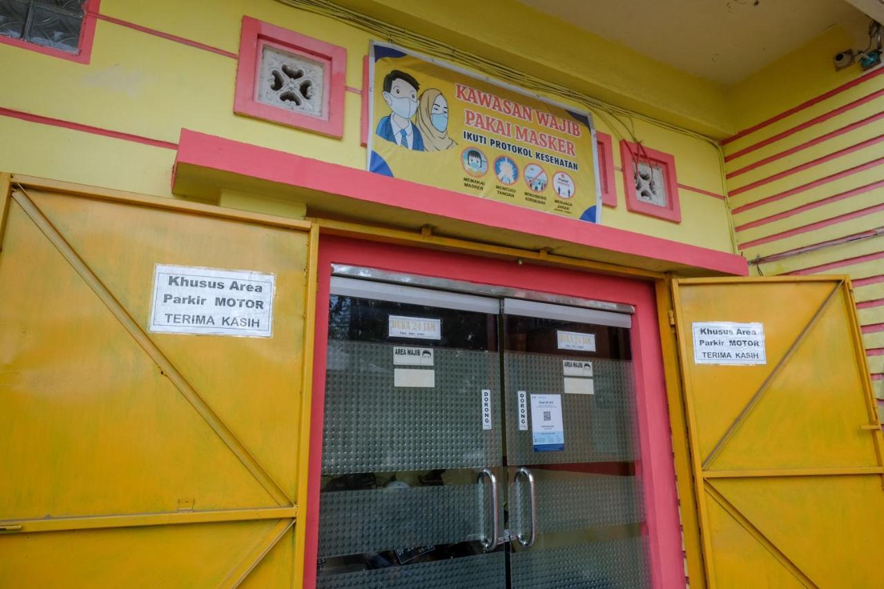 Reddoorz Near Pelabuhan Nusantara Parepare Esterno foto