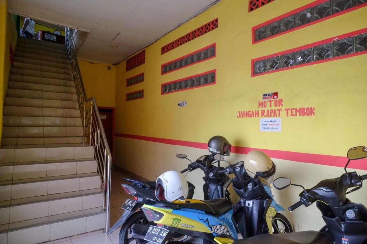 Reddoorz Near Pelabuhan Nusantara Parepare Esterno foto