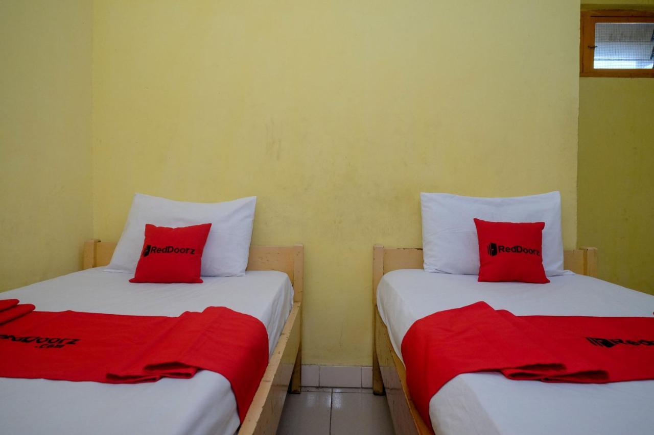 Reddoorz Near Pelabuhan Nusantara Parepare Esterno foto