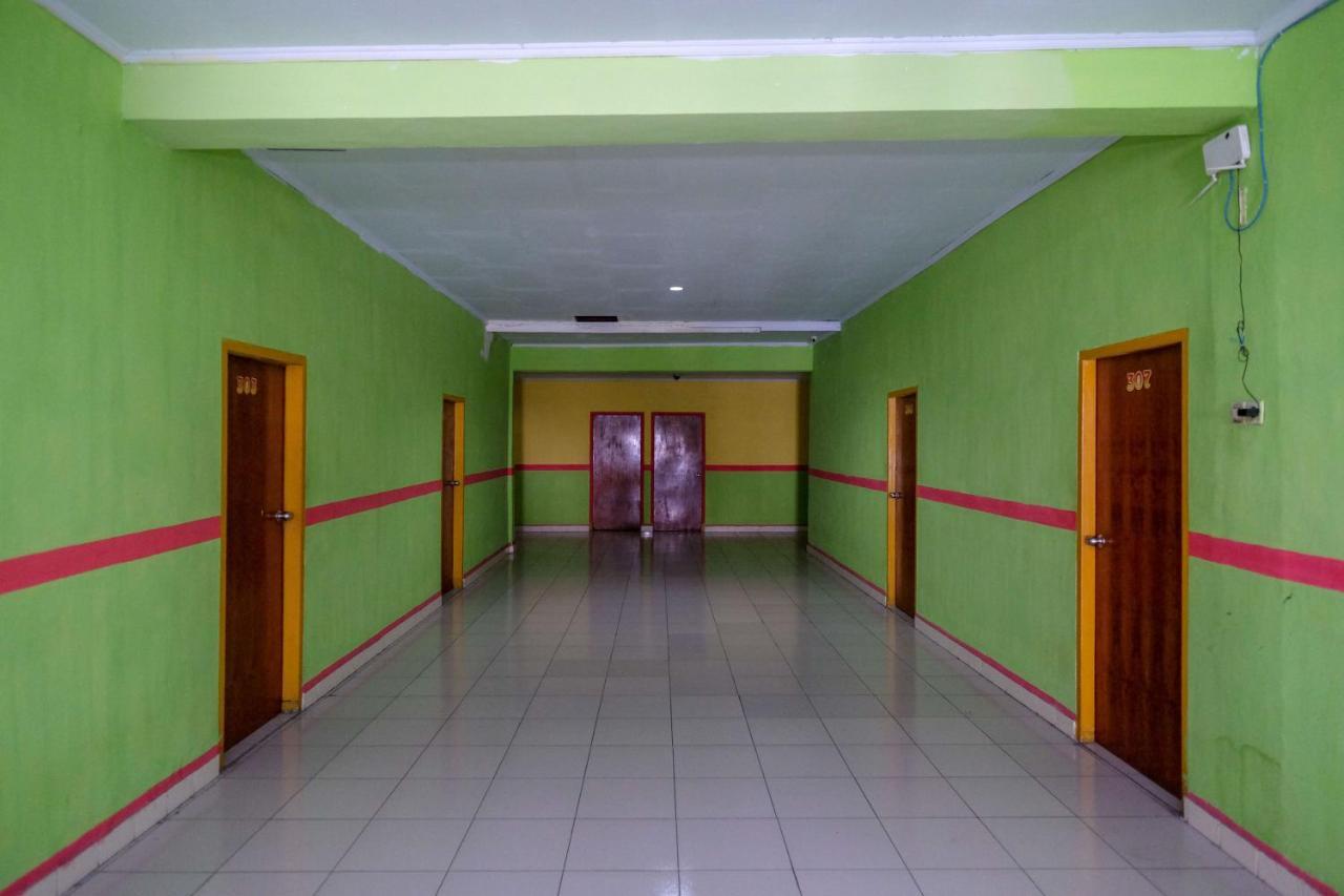 Reddoorz Near Pelabuhan Nusantara Parepare Esterno foto